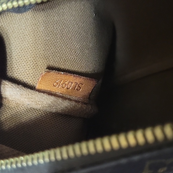 Louis Vuitton Pochette Monogram - Picture 8 of 8